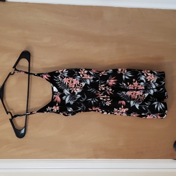 H&M Pants - 𝅺floral Romper